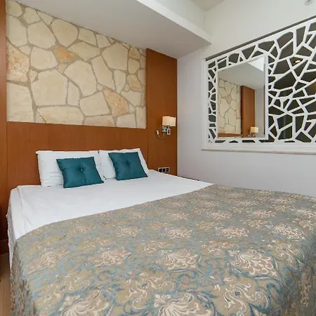 Dionis & Hotel